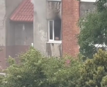 Пожар в квартире на Московском проспекте Калининграда: из окна выбрасывали тлеющие вещи