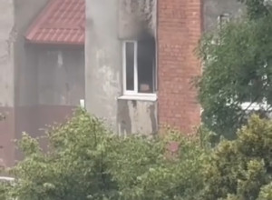 Пожар в квартире на Московском проспекте Калининграда: из окна выбрасывали тлеющие вещи