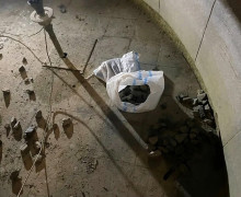 В Гвардейске вандалы повредили городской фонтан, забросав его камнями