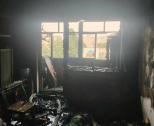 В Прибрежном пожарные вывели из горящего дома троих подростков и спасли животных