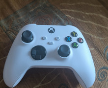 Продаю Xbox One X 1TB с играми