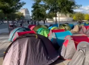 Полиция разогнала палаточный городок мигрантов в центре Парижа