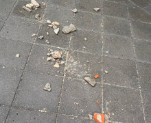 В Черняховске разрушается фасад дома на улице Суворова, 8