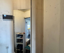 Продам угловой шкаф в прихожую