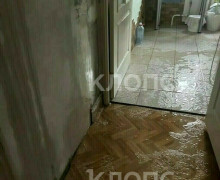 В Балтийске ливневые воды затопили многоэтажку из-за поврежденной кровли