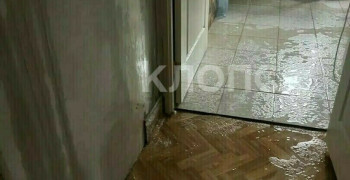 В Балтийске ливневые воды затопили многоэтажку из-за поврежденной кровли