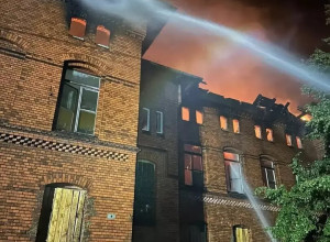 В Черняховске произошёл пожар в трёхэтажном здании довоенной постройки