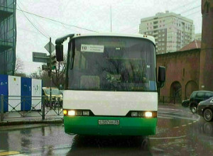 Жители поселков под Калининградом жалуются на нехватку автобусов и вынуждены добираться автостопом