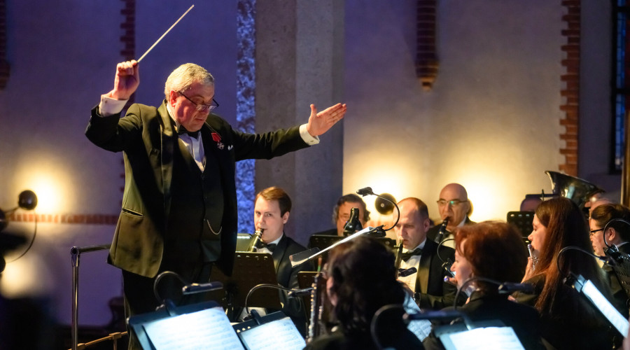 Зал встал в едином порыве: концерт в честь защитников Отечества прошёл в Калининградской филармонии